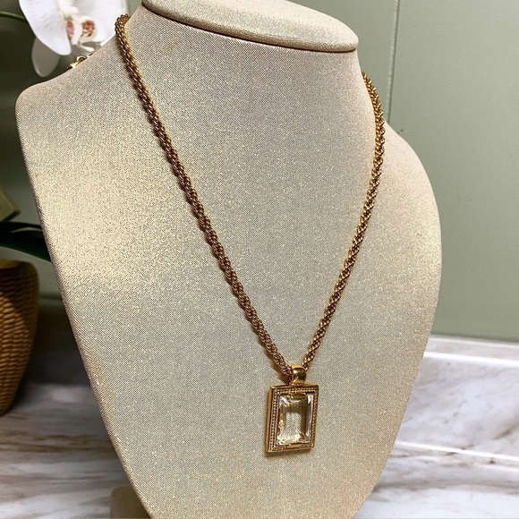 🔥🤩 SWAROVSKI gold tone Emerald cut clear crystal statement necklace